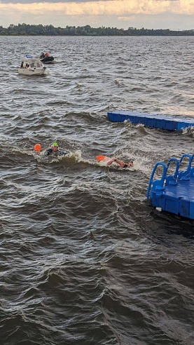 Бывший глава саратовской полиции обновил рекорд по заплыву на открытой воде