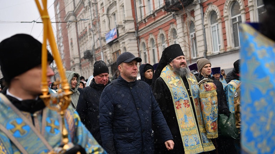 По улицам Саратова прошел большой Крестный ход