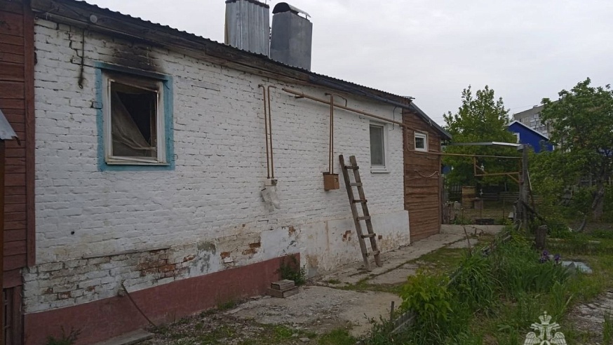 В Вольске в сгоревшем двухквартирном доме погиб мужчина