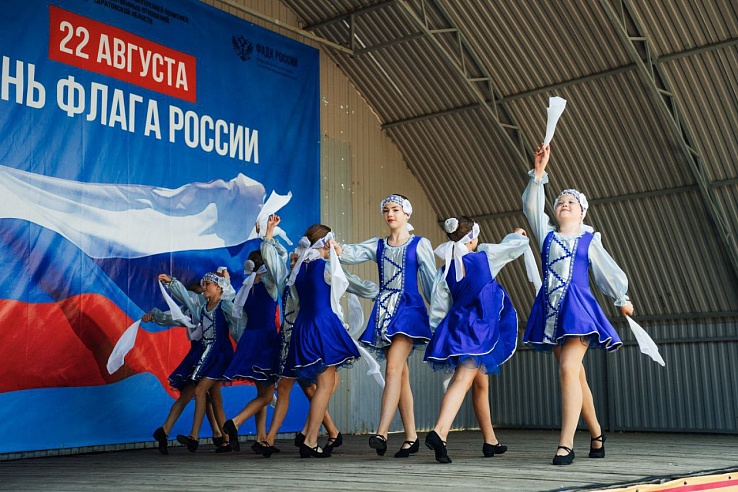 В "Национальной деревне" прошла акция для детей "Символы российского единства"