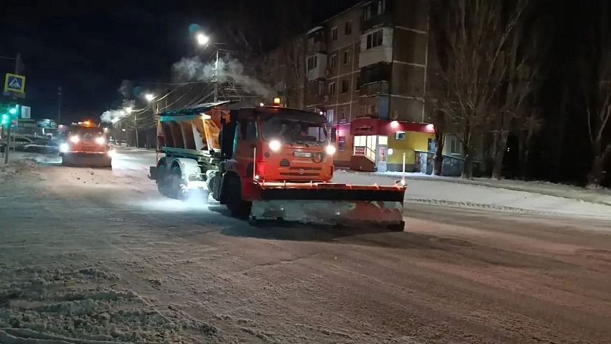 В Саратове из 35 поврежденных штормом крыш полностью восстановлены три