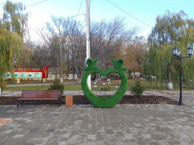 В Перелюбе благоустроили центральную площадь