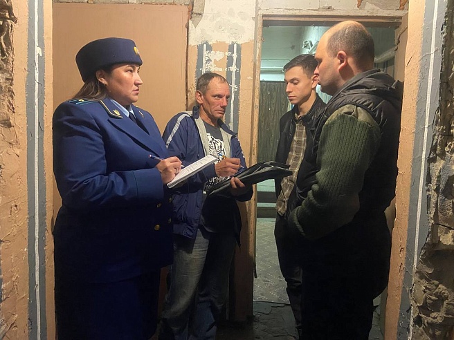 В Саратове в доме на Лунной обрушилось перекрытие подвала