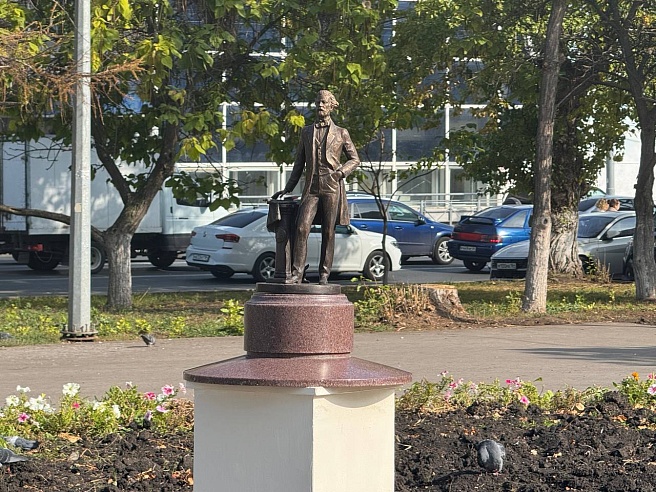 В Саратове студенты рисовали макет будущего монумента Боголюбову