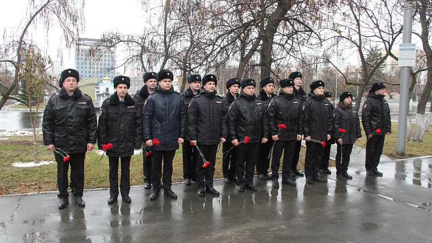 В Саратовской области почтили память погибших сотрудников органов внутренних дел