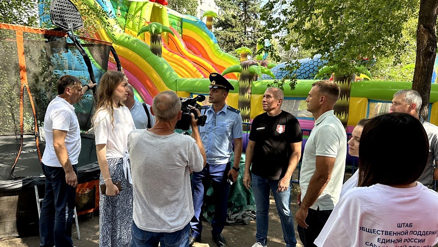 В Саратове проверили детские площадки