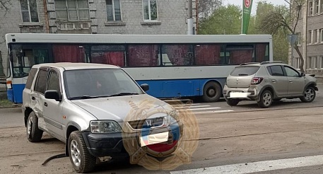 В Заводском районе столкнулись две легковушки и автобус