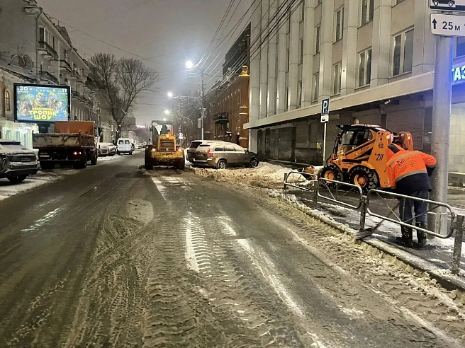 Глава Саратова Исаев провел совещание с  главами районов и руководителями коммунальных служб