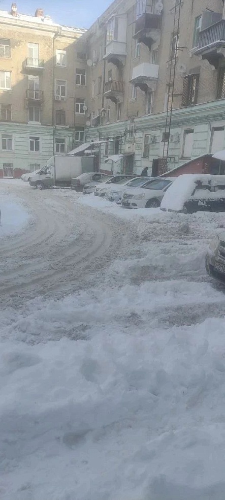 Четыре управляющие компании в Саратове проигнорировали уборку снега