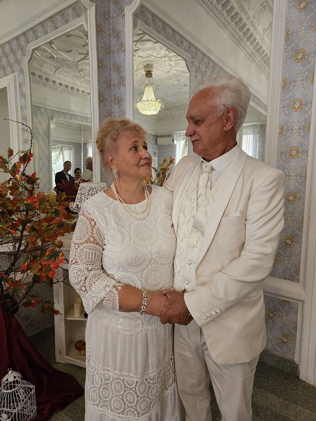 Саратовская пара отметила "золотую" свадьбу