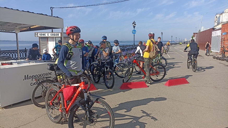 На саратовской набережной прошли велопарад и гонка