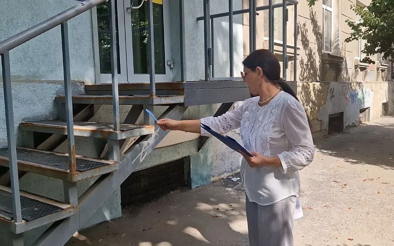 Саратовские предприниматели не содержат территорию у магазинов в надлежащем виде