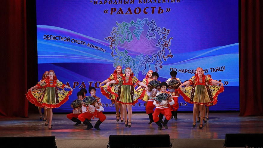 В Саратове прошел областной смотр-конкурс "Волжский перепляс"