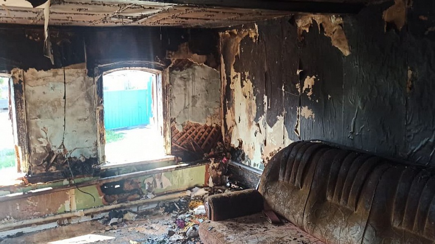 В Вольске сгорел дом, в котором жили семеро детей