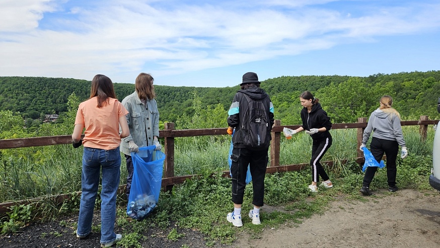 Саратовские волонтеры приняли участие в "Марафоне зеленых дел"