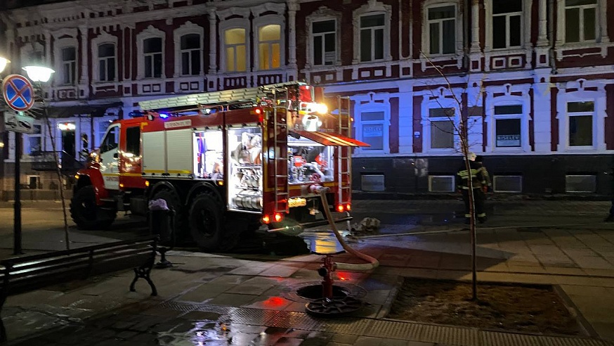В Саратове произошел пожар в баре "Бурбон", эвакуированы шесть человек