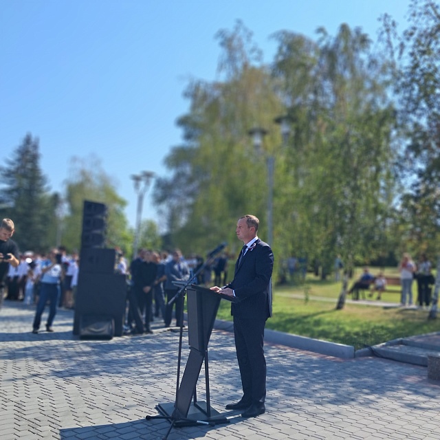 В Саратове отмечают День флага России. Фоторепортаж