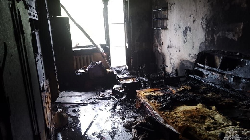 В Саратовской области горели два дома, гараж и иномарка