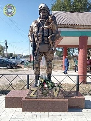 Саратовский военный установил памятник в честь живых и павших воинов СВО