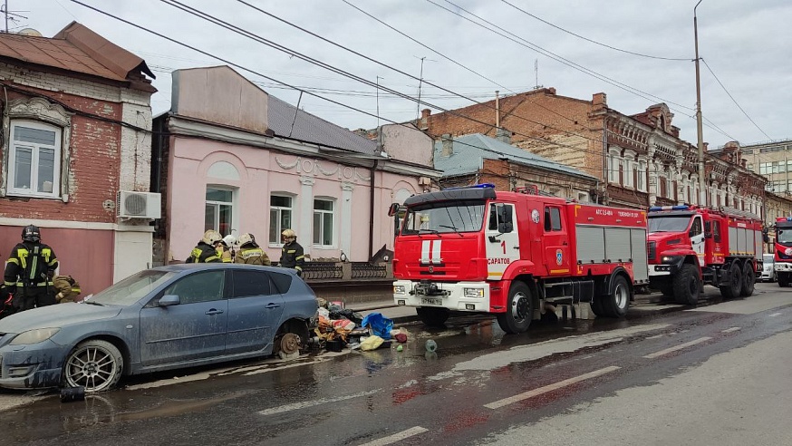В Волжском районе Саратова горит магазин электротоваров
