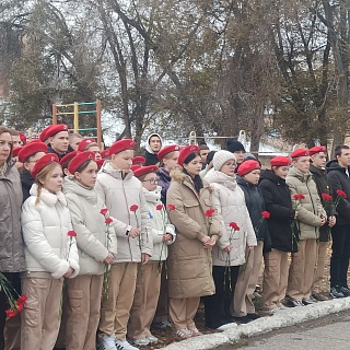 В Вольске открыли мемориальную доску в память о капитане медслужбы Алексее Макарове