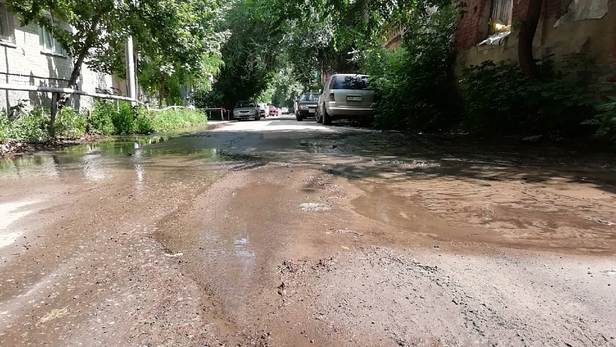 Жители Волжского района жалуются на разлив воды