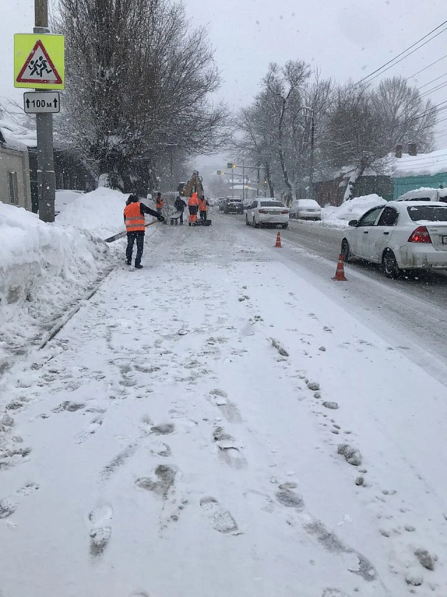 Саратовские дороги расчищали более 400 единиц техники