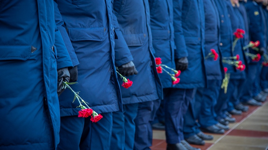 В Энгельсе прошла церемония прощания с погибшими после атаки беспилотника военными