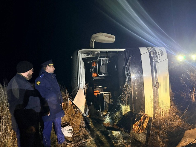 Под Саратовом перевернулся автобус, есть пострадавшие