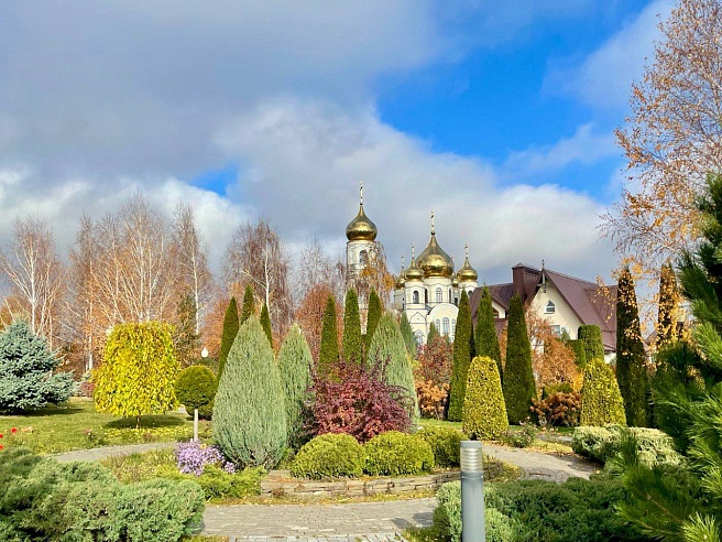 Вячеслав Володин поделился осенними снимками Иоанновского монастыря под Саратовом