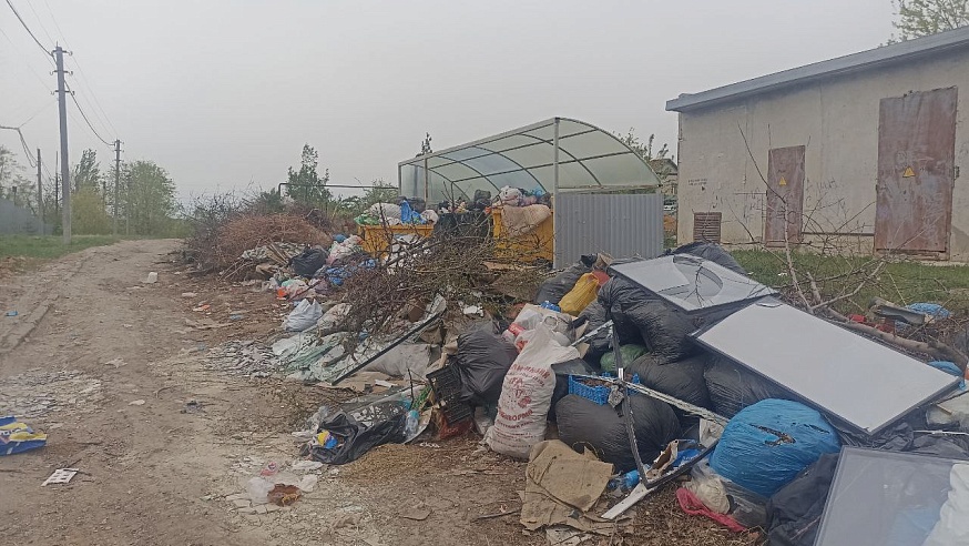 Из-за бездействия "Ситиматика" в Саратове и Энгельсе продолжают расти мусорные горы