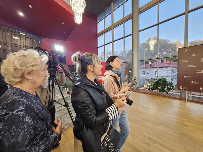 Павел Табаков приехал в Саратов на "отцовские" "Уроки"