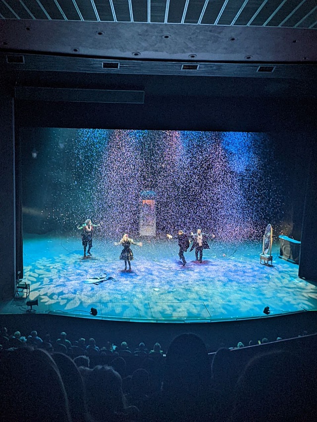 Сегодня День артиста в России