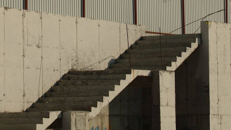 Прокуратура начала проверку по факту возведения лестницы без перил у Волги