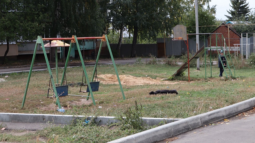 В Базарном Карабулаке снова обнаружили опасные детские площадки