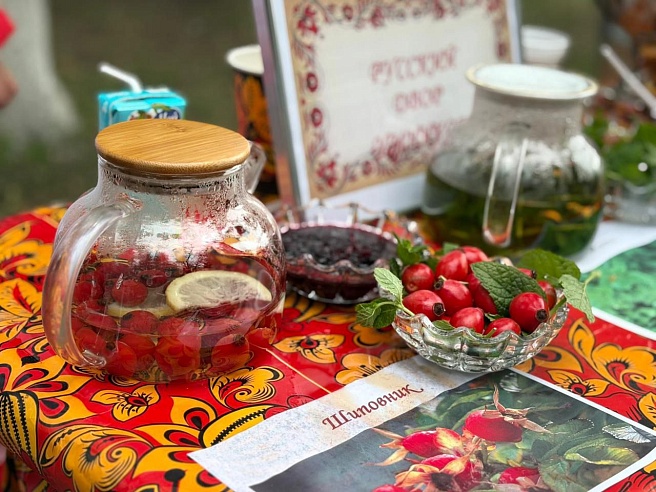 В Дергачах первоклассник выиграл петуха на Успенской ярмарке