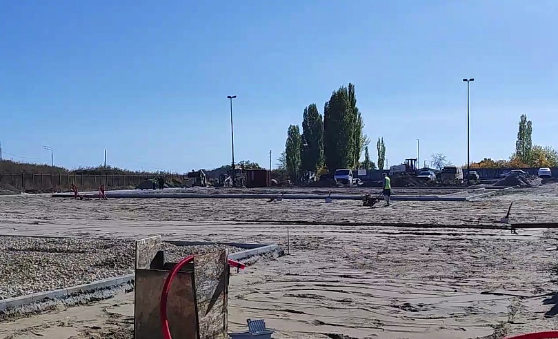 Михаил Исаев проверил, как идет строительство скверов и парков