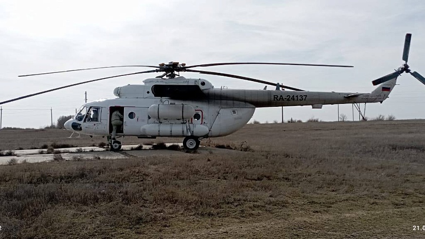 Из Питерки в Саратов на вертолете санавиации доставили пострадавшего в ДТП мужчину