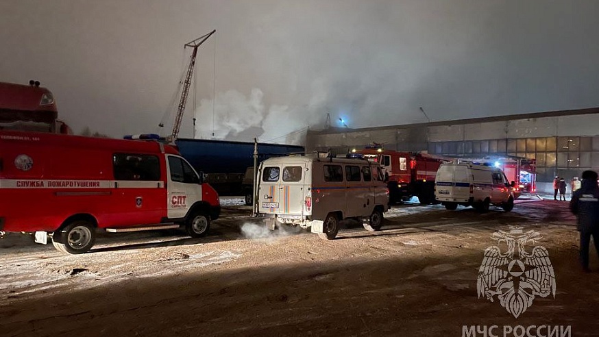 В Заводском районе Саратова сгорел автобус
