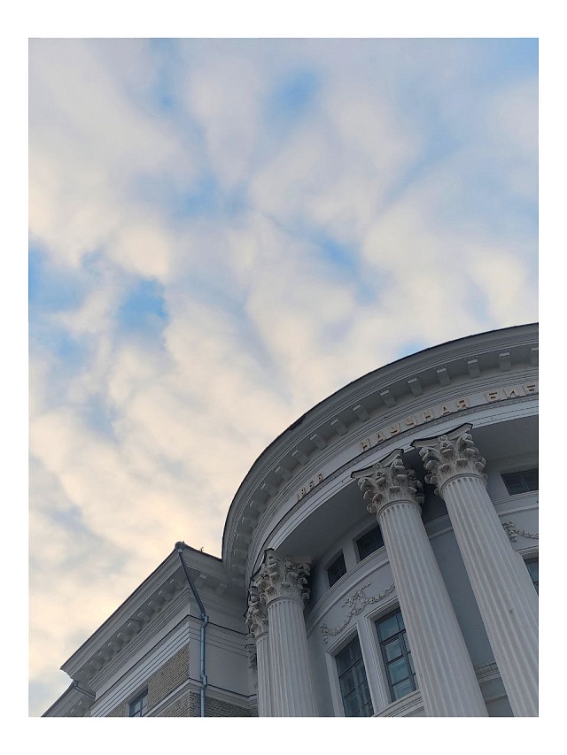 В небе над Саратовом образовалось "ватное покрывало" с голубыми "окнами"