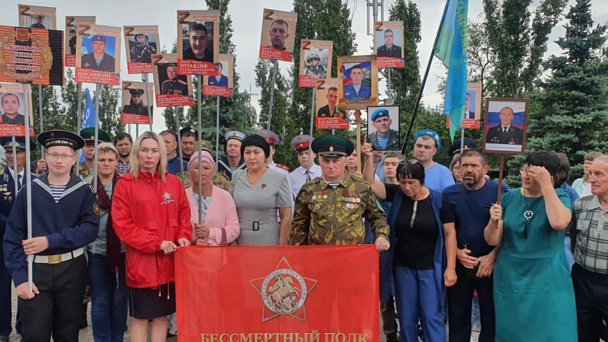 Имена погибших в ходе спецоперации на Украине военнослужащих увековечили в Саратове