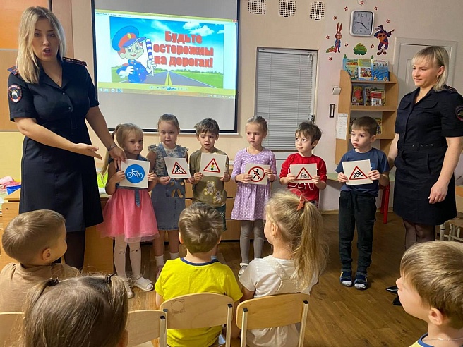 Саратовским дошкольникам рассказали о правилах дорожного движения