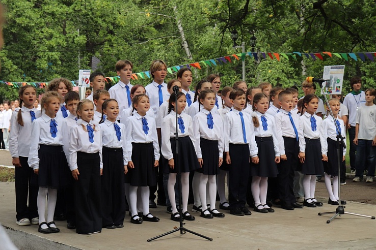 Лучшие саратовские школьники принимают участие в летней школе "Созвездие"