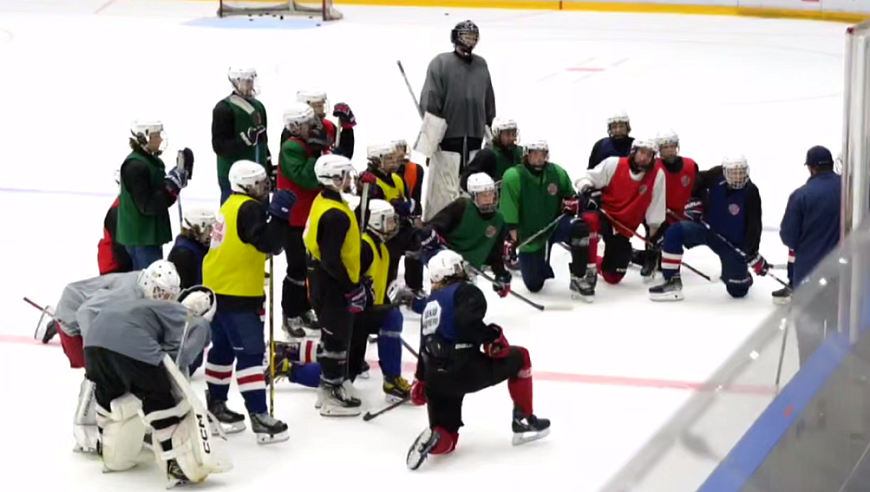 В саратовском "Кристалле" начались первые тренировки хоккеистов на новом льду
