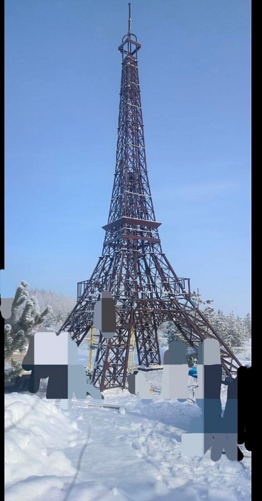 Балаковец упал с "Эйфелевой башни", но остался жив