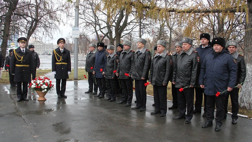 В Саратовской области почтили память погибших сотрудников органов внутренних дел