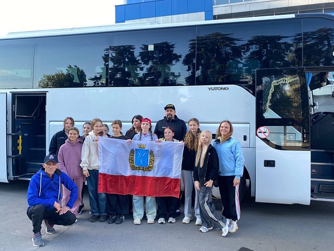 Саратовские хоккеистки принимают участие "Хрустальной тиаре"