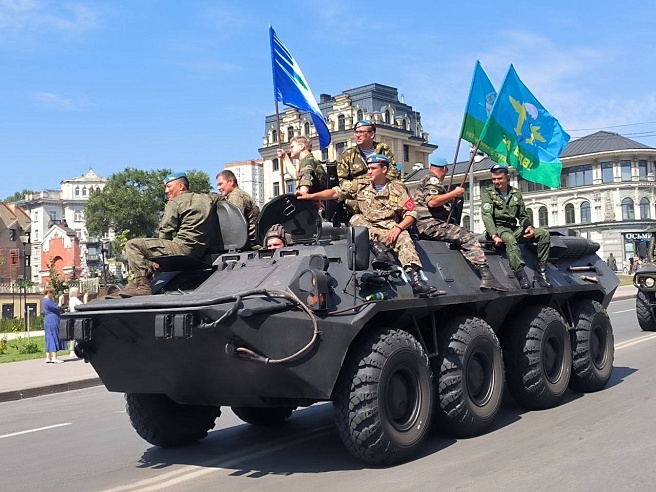 Саратов отпраздновал 95-ю годовщину образования Воздушно-десантных войск