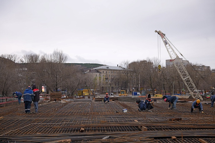 Началась бетонная заливка пролетов в рамках реконструкции путепровода на "Стрелке"