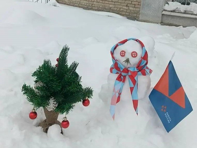 На территориях социозащитных учреждений Саратовской области появились снежные арт-объекты